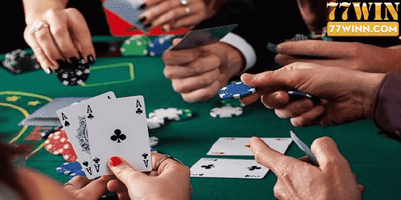 Cách chia bài Poker theo chuyền